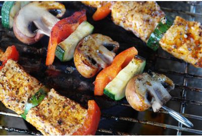 Met deze 3 recepten organiseer je deze zomer een heerlijke barbecue